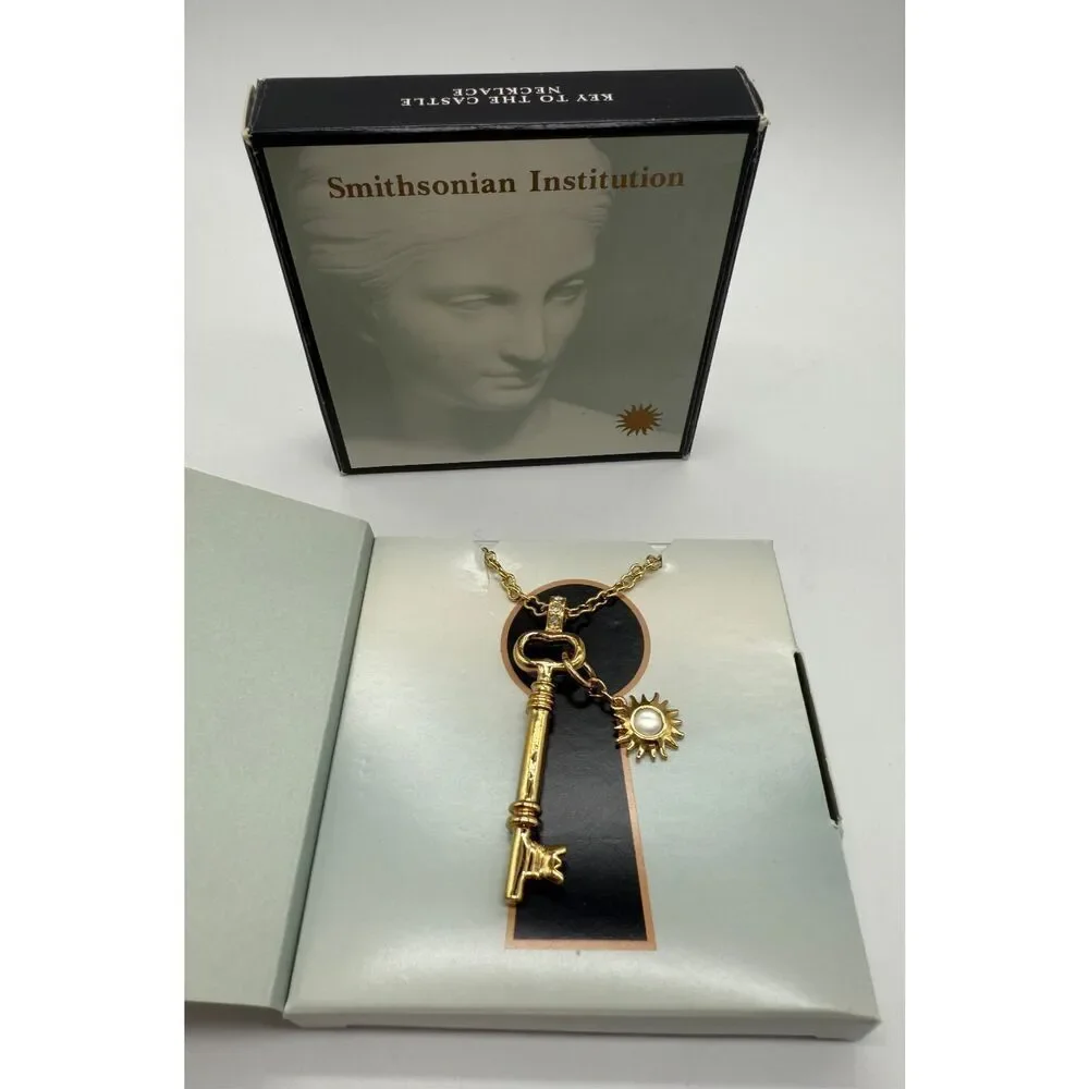 Vintage Avon Smithsonian Institution‎ Key To The Castle Necklace Sunburst New